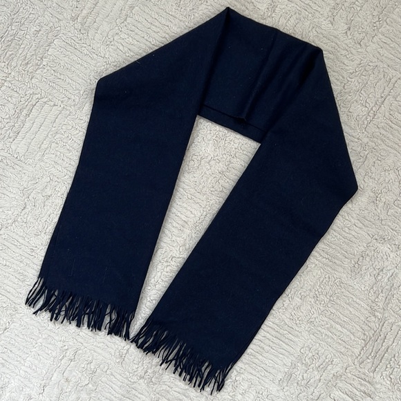 Pendleton 100% wool scarf, solid navy blue with fringe - Picture 2 of 16
